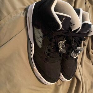 Grade school Jordan 5 Oreos.. size 5.5 .. great condition